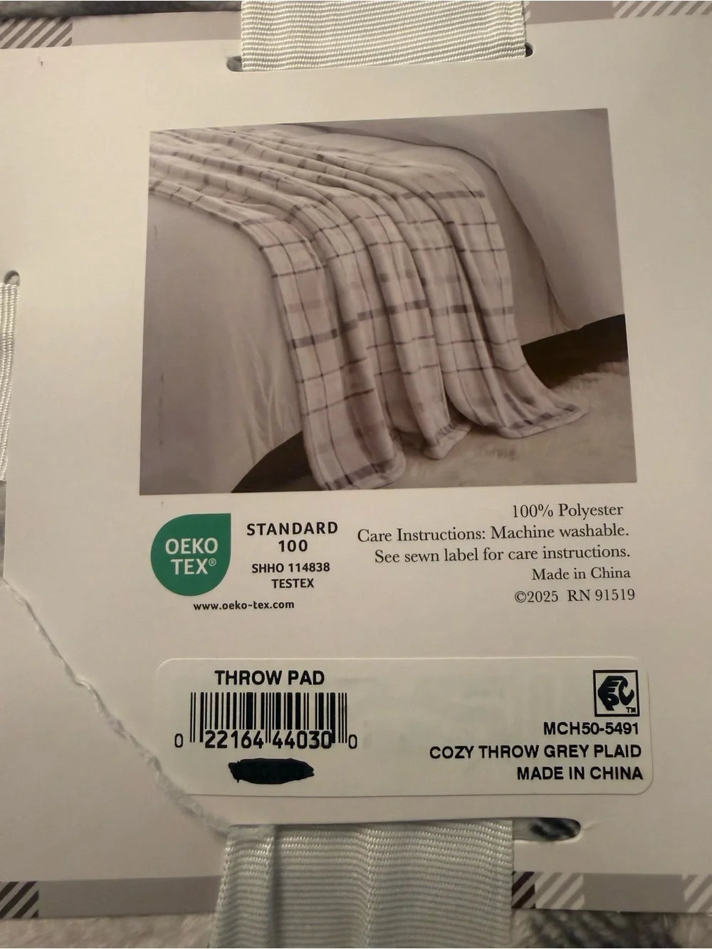 Cozy Plush Throw — Gray Plaid